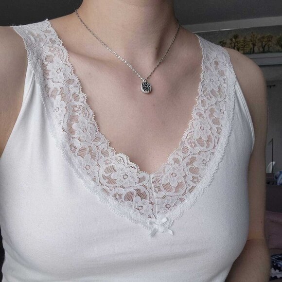 Gothic Versailles iridescent pearl necklace with a small silver chain - Picture 4 of 8